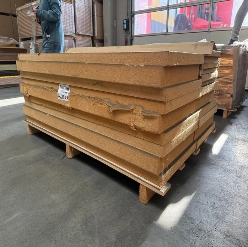 Uitverkoop: Multitherm T+G, 180mm, 130x60cm, 5 platen, 3,9m2, beschadigd